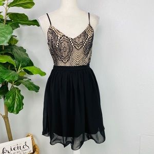 NWT BLACK SPAGHETTI STRAP LACE BACKLESS DRESS